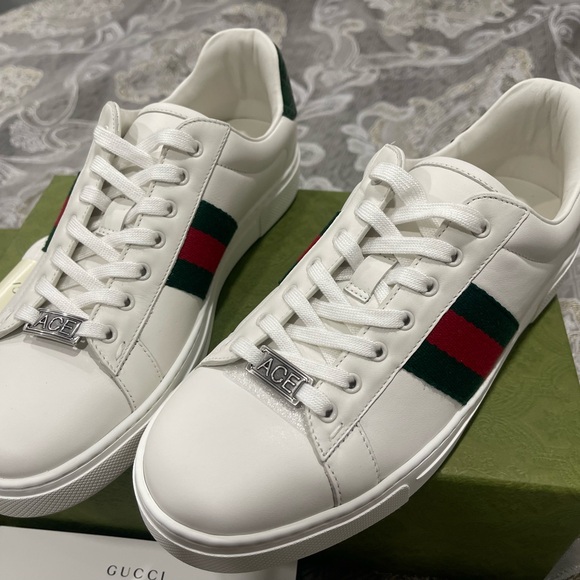 Gucci White Sneakers with Green and Red Accents - Picture 3 of 6